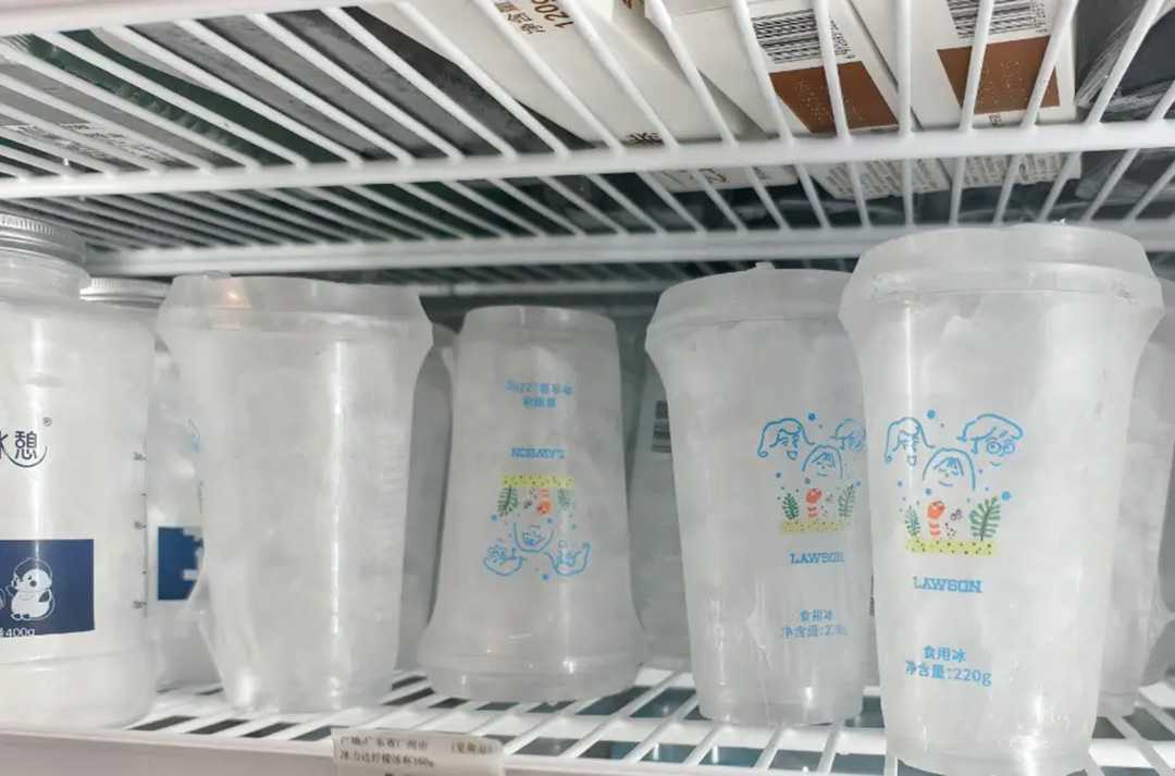 每小时15,000杯稳定输出：吕工机械冰杯灌装生产线
