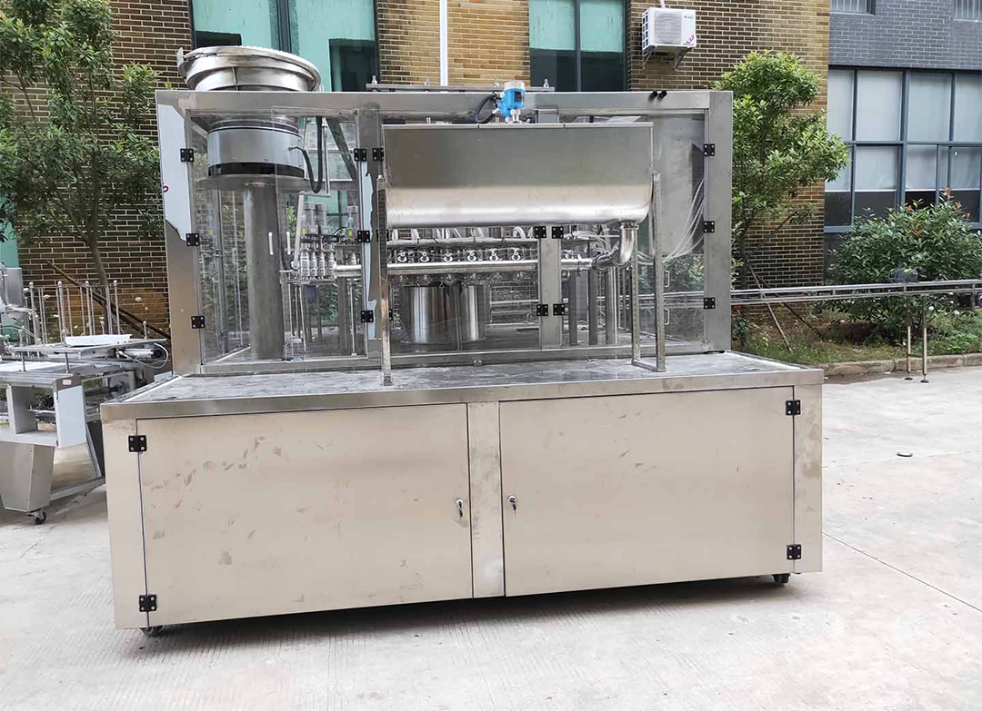 1774858048460472.png LG-900 斜嘴袋灌装旋盖机_.png